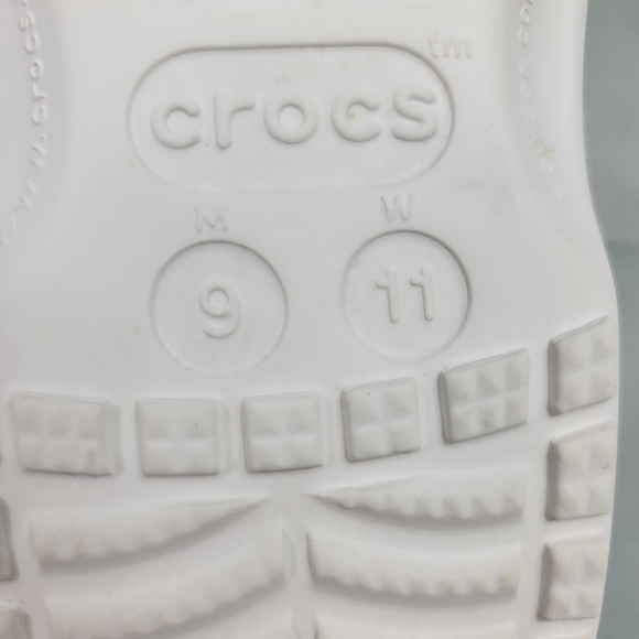 Crocs Classic Clogs X Peanuts Mens 9 Womens 11 - Picture 12 of 12